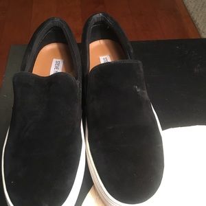 Steve Madden black slip ons!